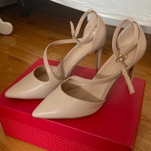 Kelly & Katie nude pointed toe heel